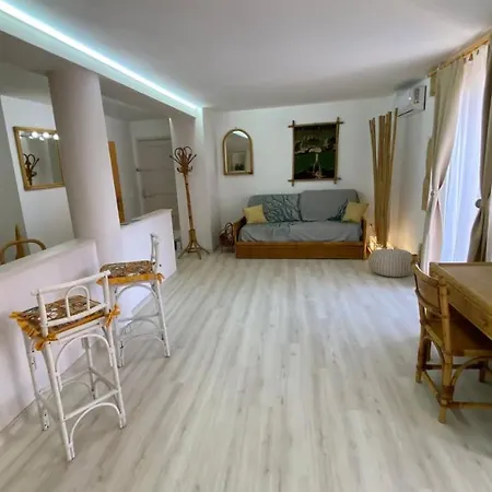 Apartman Greek Temple *