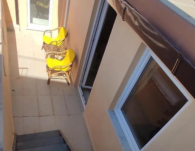 Greek Temple アパート